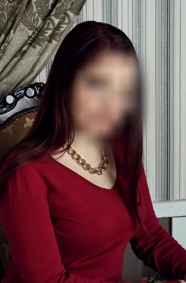 Isabella, 28