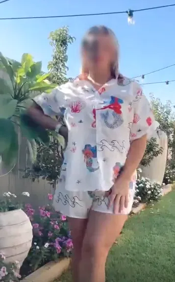 Karin, 33
