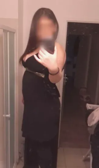 Manuela, 39
